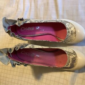 Chanii B super funky size 8.5 heeled shoe
